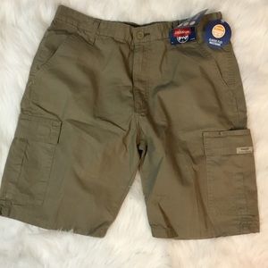 NWT Wrangler Olive Rip Stop Cargo Shorts Size 33